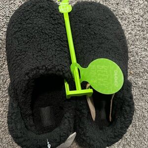 CROCS Kids Black Fuzzy Slippers in size j5